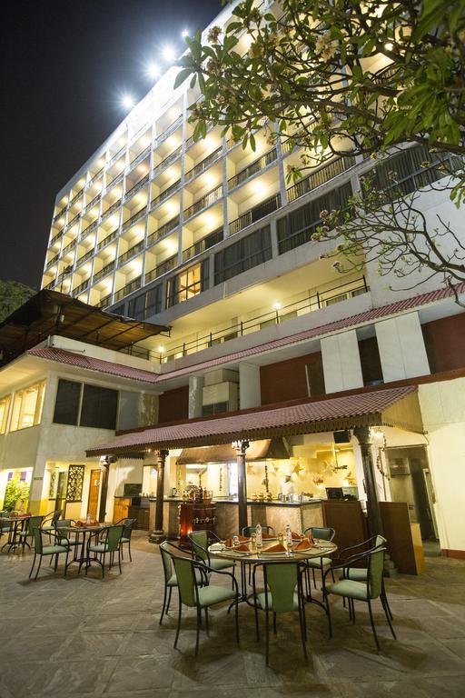 Taj Banjara Hotell Hyderabad Eksteriør bilde The Royal