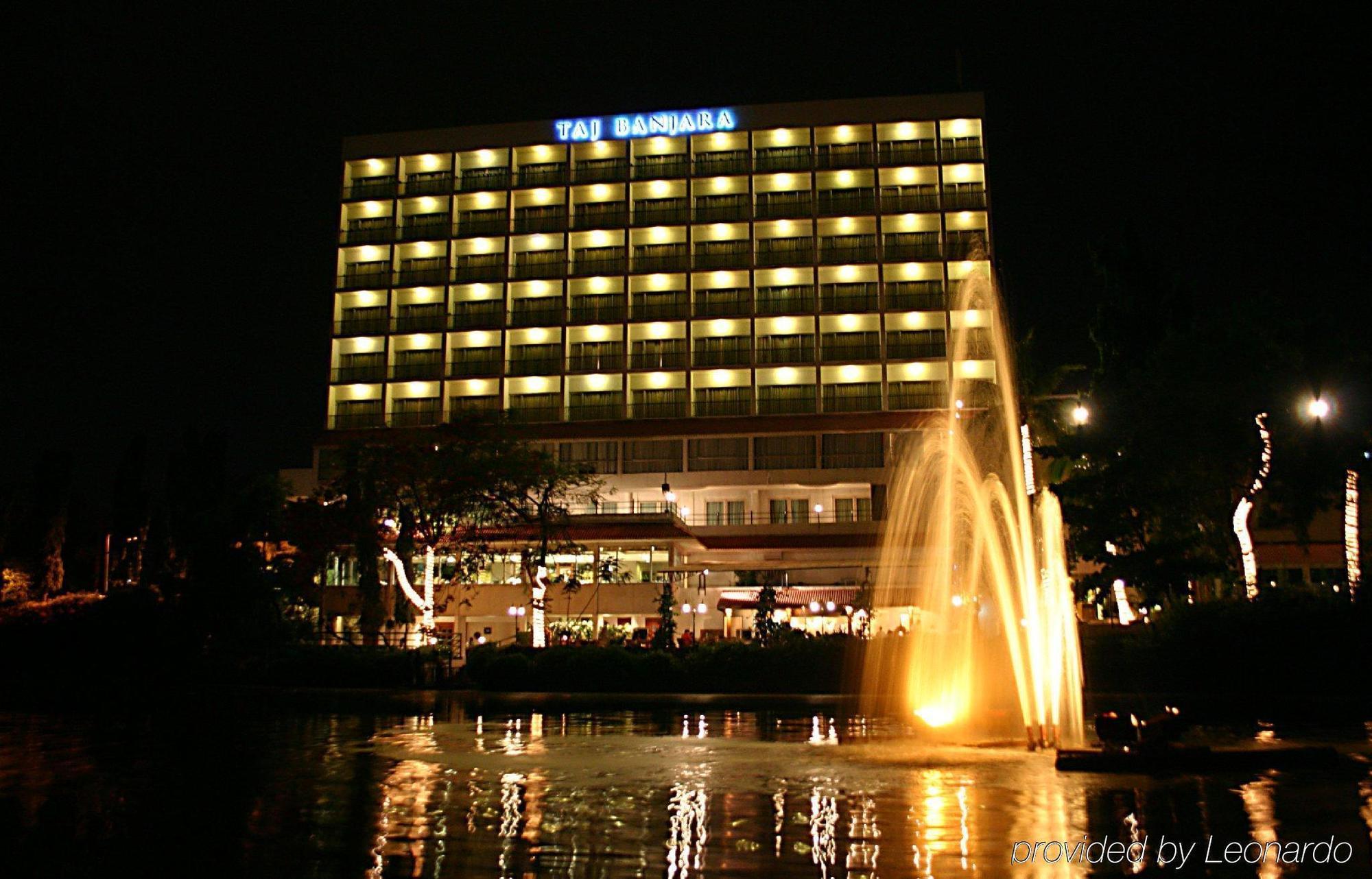 Taj Banjara Hotell Hyderabad Eksteriør bilde The Manila Hotel at night