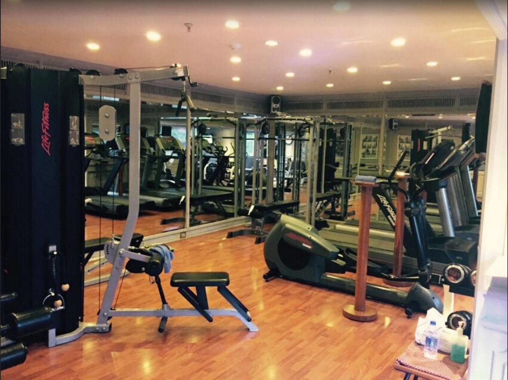 Taj Banjara Hotell Hyderabad Eksteriør bilde The gym at the hotel